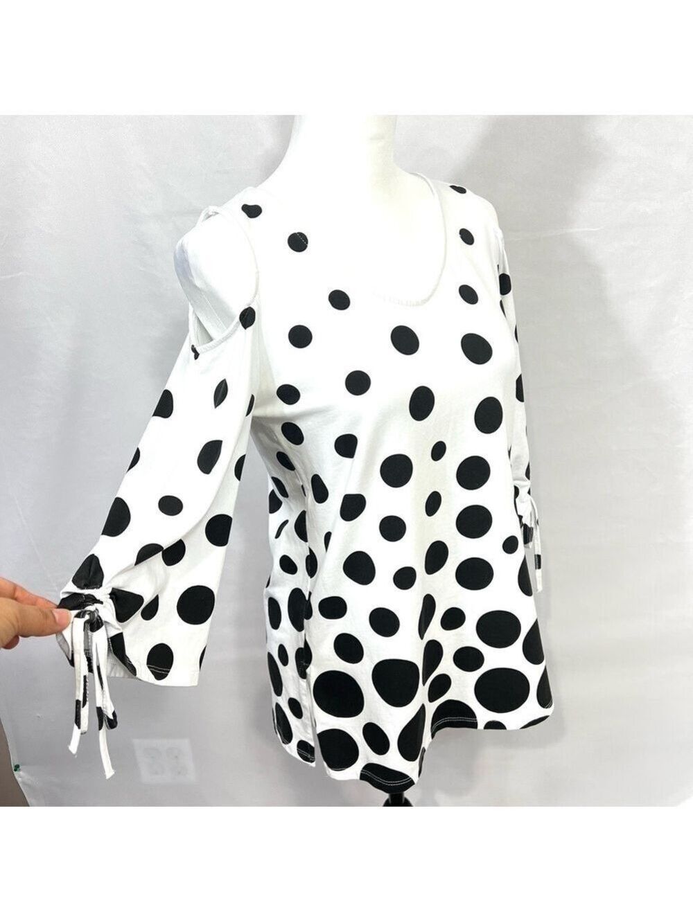 Vecceli Italy Cold Shoulder V-Neck Tunic White Black Dots Size S - Picture 9 of 13